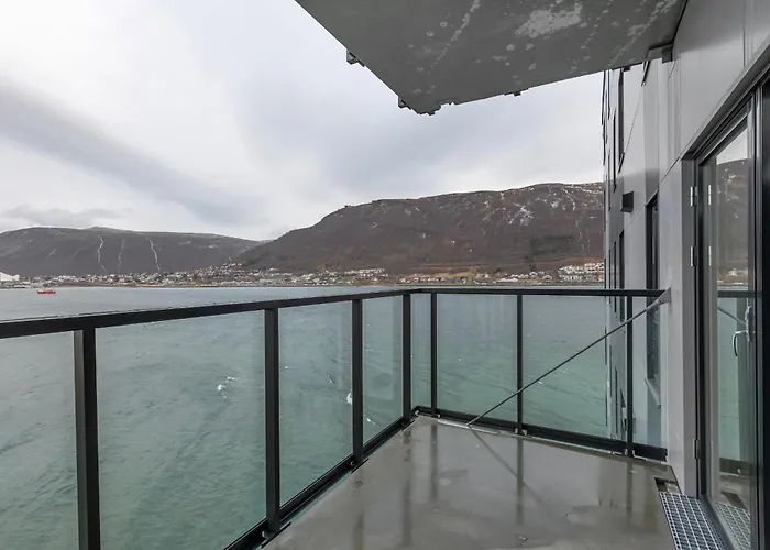 Northstay - Nyholmen Panorama, Fantastic Views, Sleeps 4 Tromsø